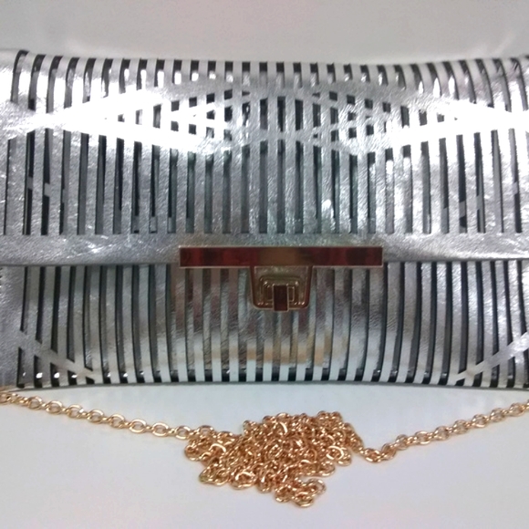 NEW! Silver Metaliic Evening Bag - Picture 2 of 6